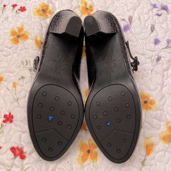 NWOT Life Stride Heels Shoes Vivian Black Reptile 3” Heel Peekaboos SZ 7 1/2 M - Picture 11 of 15